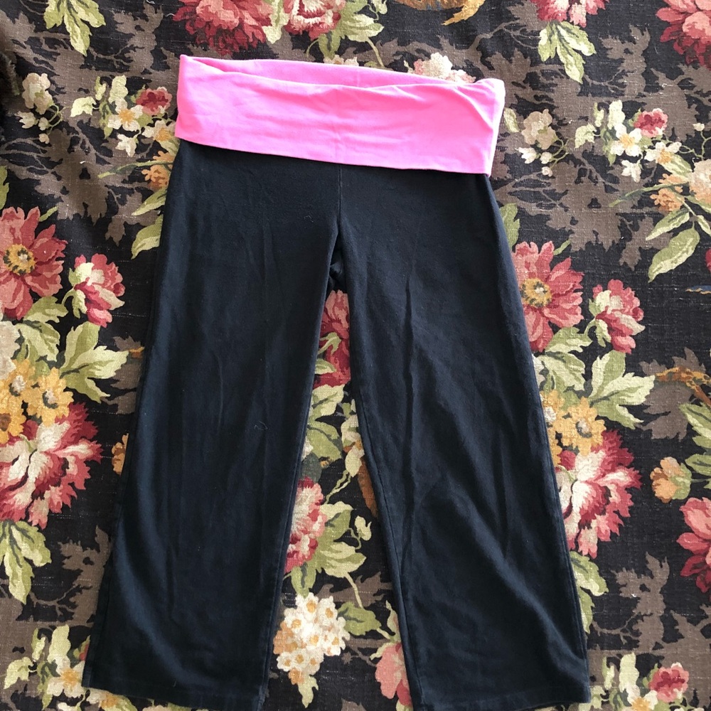 PINK💕 Cropped Yoga Pants - Picture 3 of 5